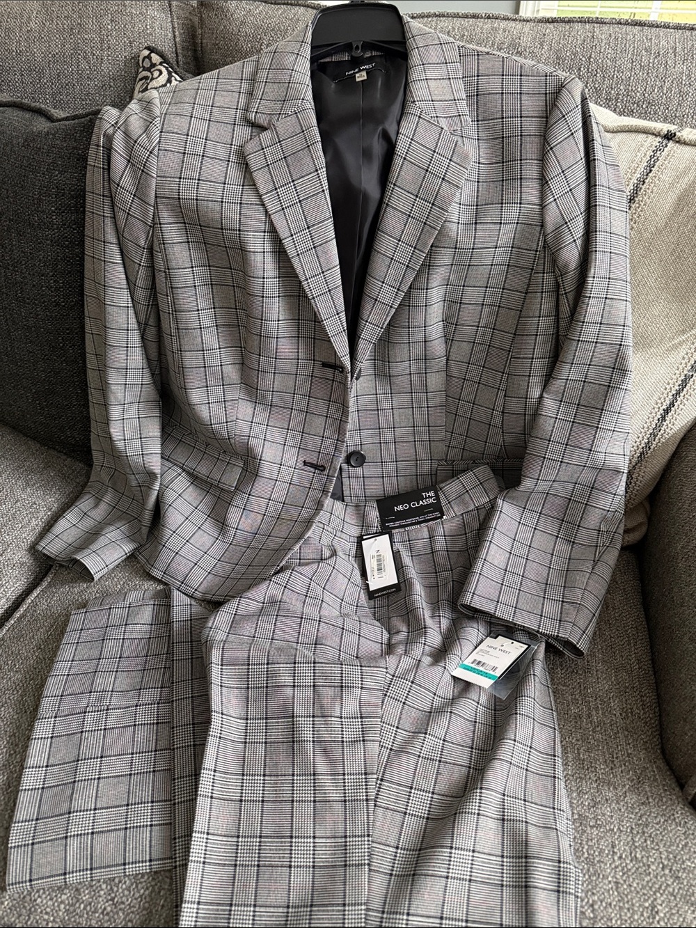 Ladies Nine West Gray/Black Plaid Suit - Blazer & Pants, Pants Sz. 12/Blaz Sz.16